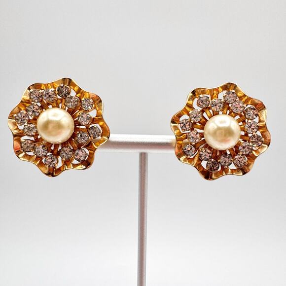 Vintage Rhinestone Faux Pearl Flower Clip On Earrings Gold Tone Elegant Glam 50s - Picture 3 of 13